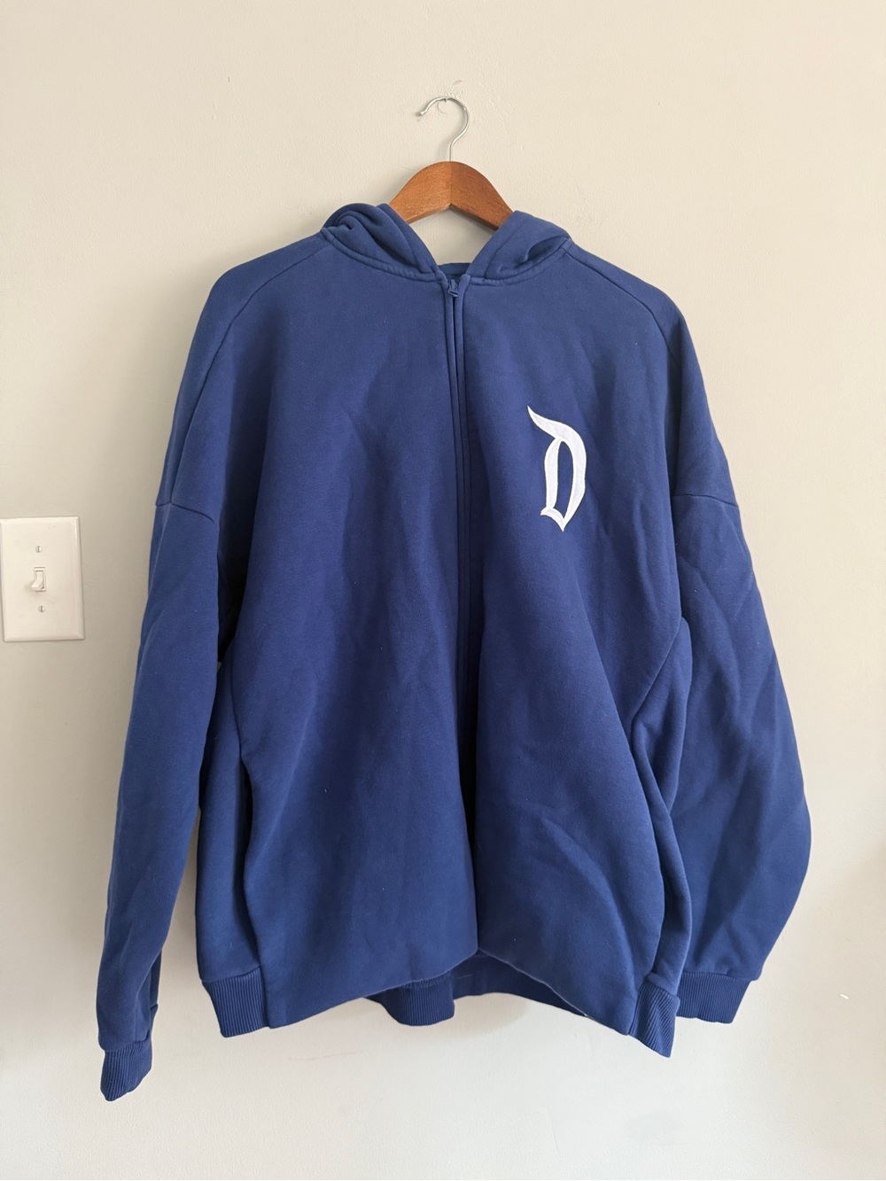 EUC Disneyland Zip Up Sweatshirt Jacket in Navy, unisex XL